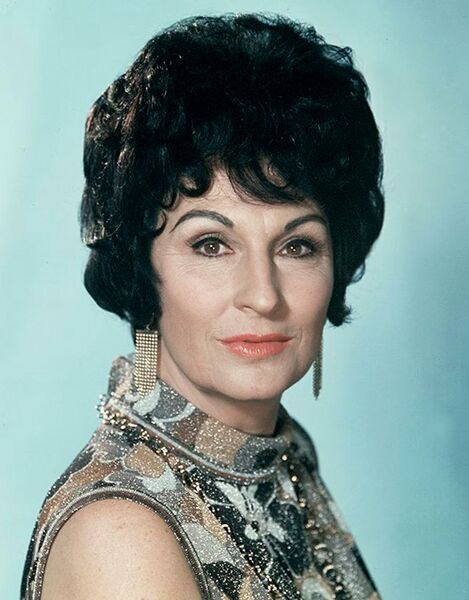 File:Actress Olga Lowe.jpg