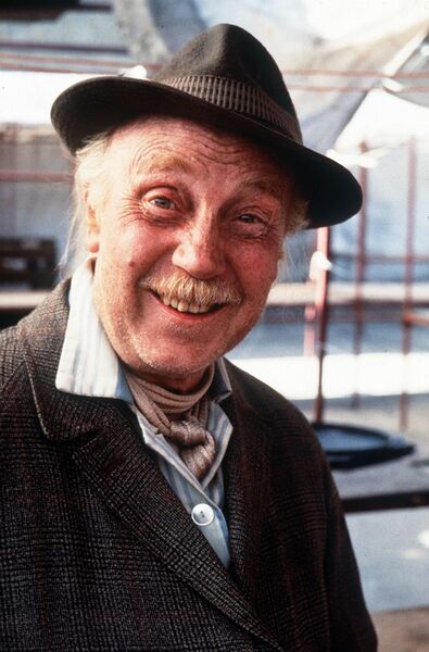 File:Lennard Pearce.jpg