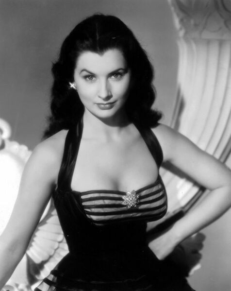 File:Eunice Gayson.jpg