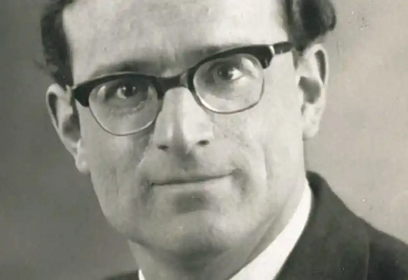 File:Fred Tomlinson (singer).webp