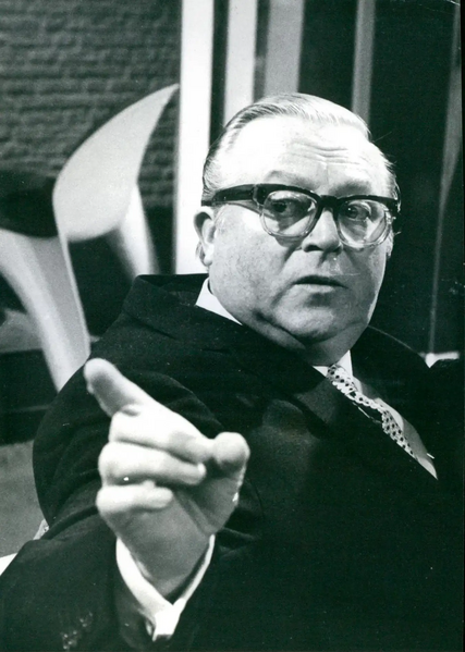File:Robert Dorning (actor).webp